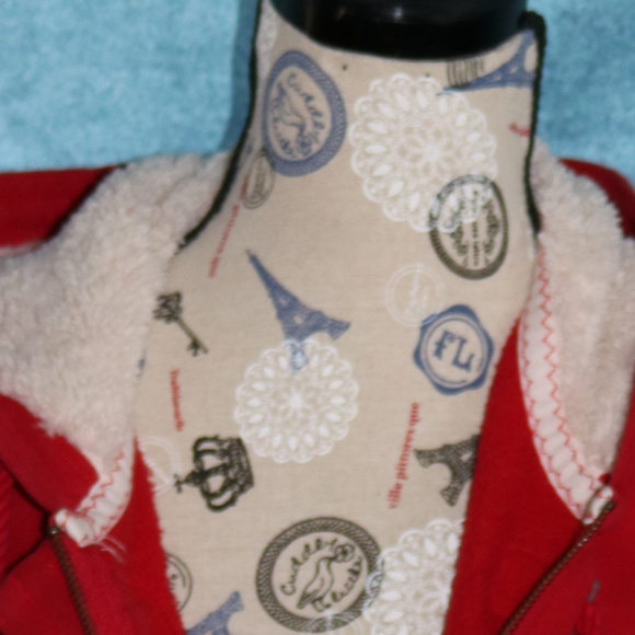 Red jacket - Picture 5 of 7